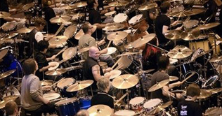 582 drummers play their way to new world record